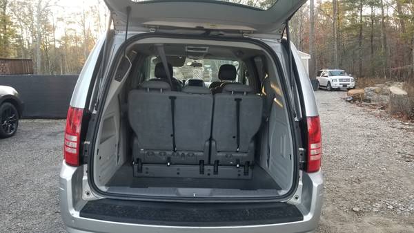 2010 CHRYSLER TOWN & COUNTRY 7 PASSENGER $4695 - cars & trucks - by... for sale in Uxbridge, MA – photo 11
