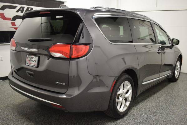 2020 Chrysler Pacifica Limited - - by dealer - vehicle for sale in Shawnee, MO – photo 15