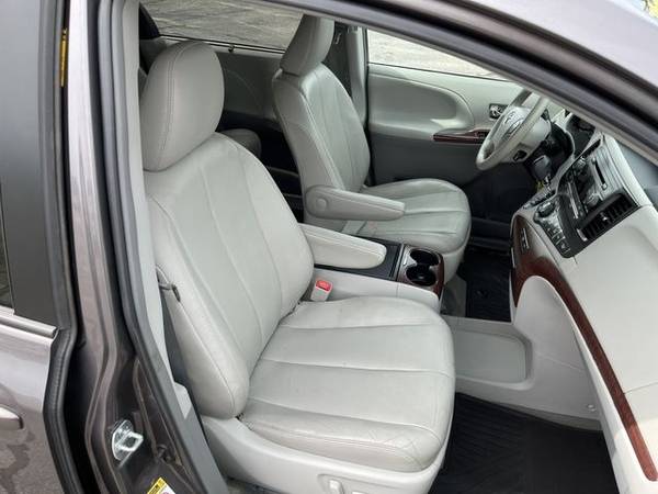 2014 Toyota Sienna XLE Minivan 4D - - by dealer for sale in Lincoln, NE – photo 24