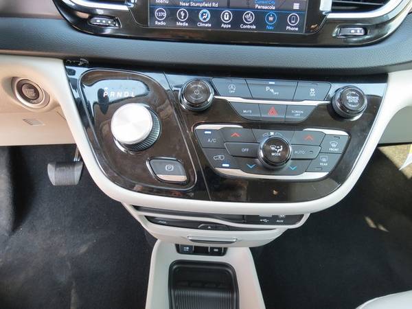 2018 Chrysler Pacifica Bright White Clearcoat PRICED TO SELL! for sale in Pensacola, FL – photo 11