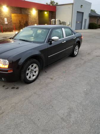 Clean Chrysler 300 touring for sale in Indianapolis, IN – photo 9