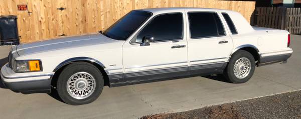 1994 Lincoln town Car Signature Series - cars & trucks - by owner -... for sale in LIVINGSTON, MT – photo 5