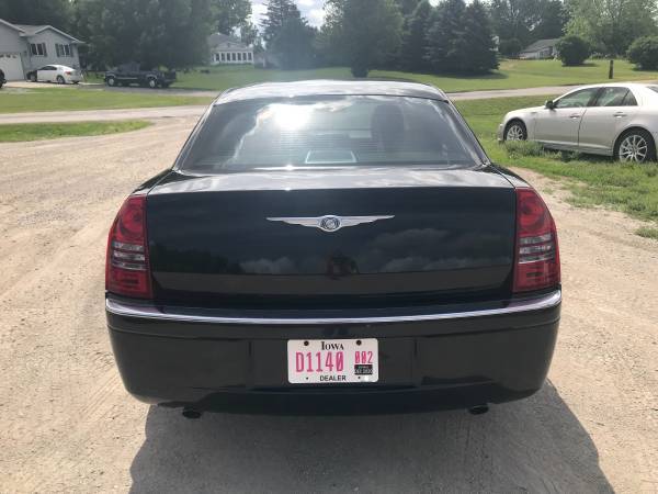 2005 Chrysler 300c, 150K miles, Hemi, prior salvage for sale in Baxter, IA, IA – photo 4