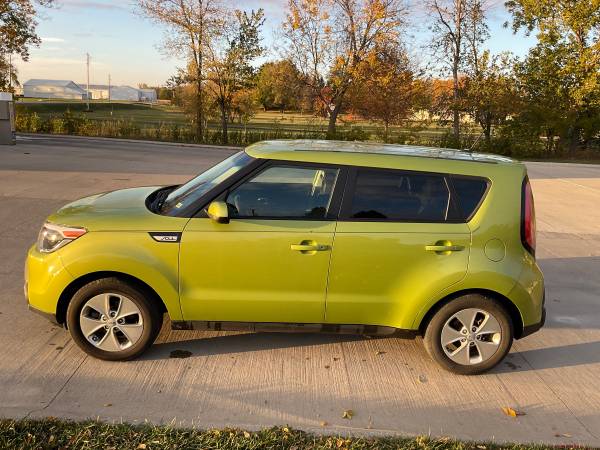 Green 2016 Kia Soul Base (One Owner) - - by dealer for sale in Dallas Center, IA – photo 18