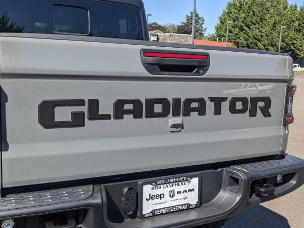 2021 Jeep Gladiator 4x4 4WD Truck SUV AMW 6 4L HEMI Crew Cab - cars for sale in Portland, OR – photo 10