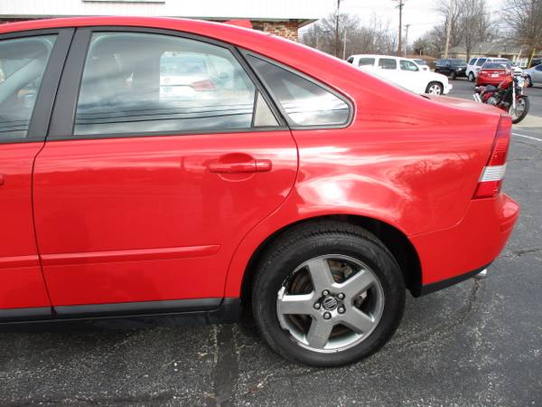 2005 Volvo S40 All Wheel Drive Very nice car inside and out! - cars for sale in Lees Summit, MO – photo 6