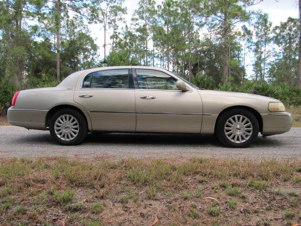 Lincoln Town Car - cars & trucks - by owner - vehicle automotive sale for sale in Labelle, FL – photo 3