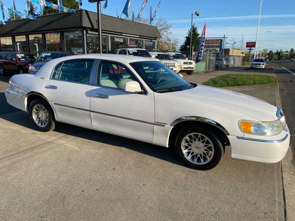 2001 Lincoln Town Car Executive 4dr Sedan - - by for sale in Milwaukie, OR – photo 10