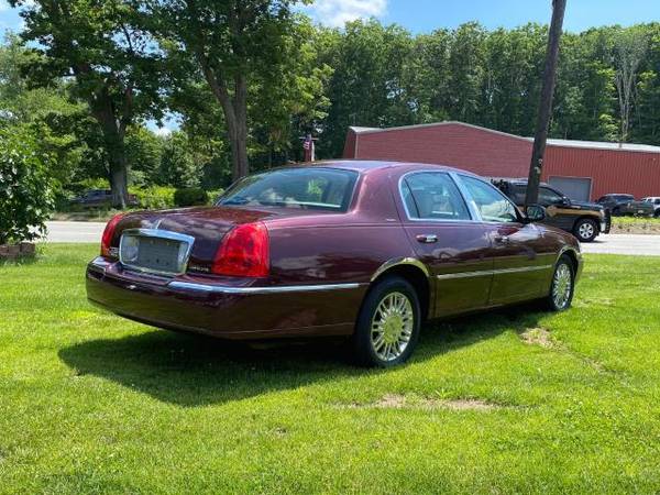 2006 Lincoln Town Car 4dr Sdn Designer Series - cars & trucks - by... for sale in Charlton, MA – photo 11