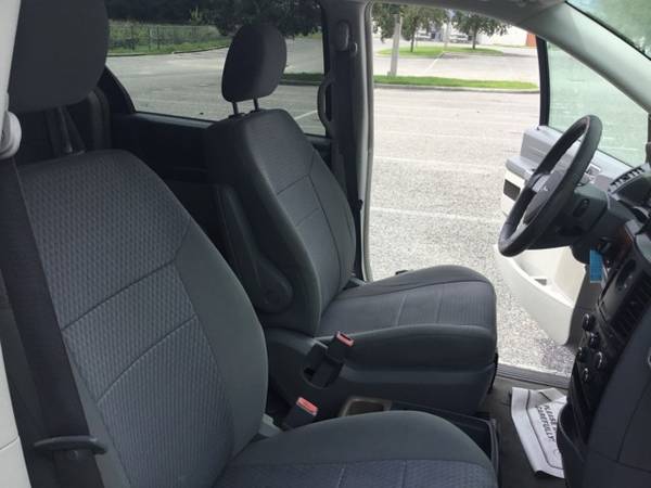 2008 Chrysler Town Country Touring - - by dealer for sale in Leesburg, FL – photo 9