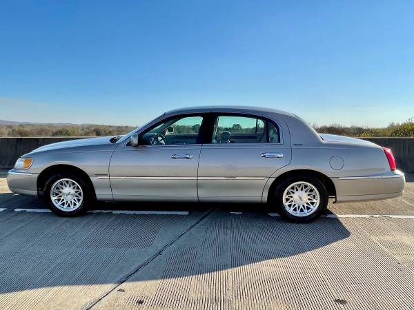 1999 Lincoln Towncar - - by dealer - vehicle for sale in Macon, GA – photo 5