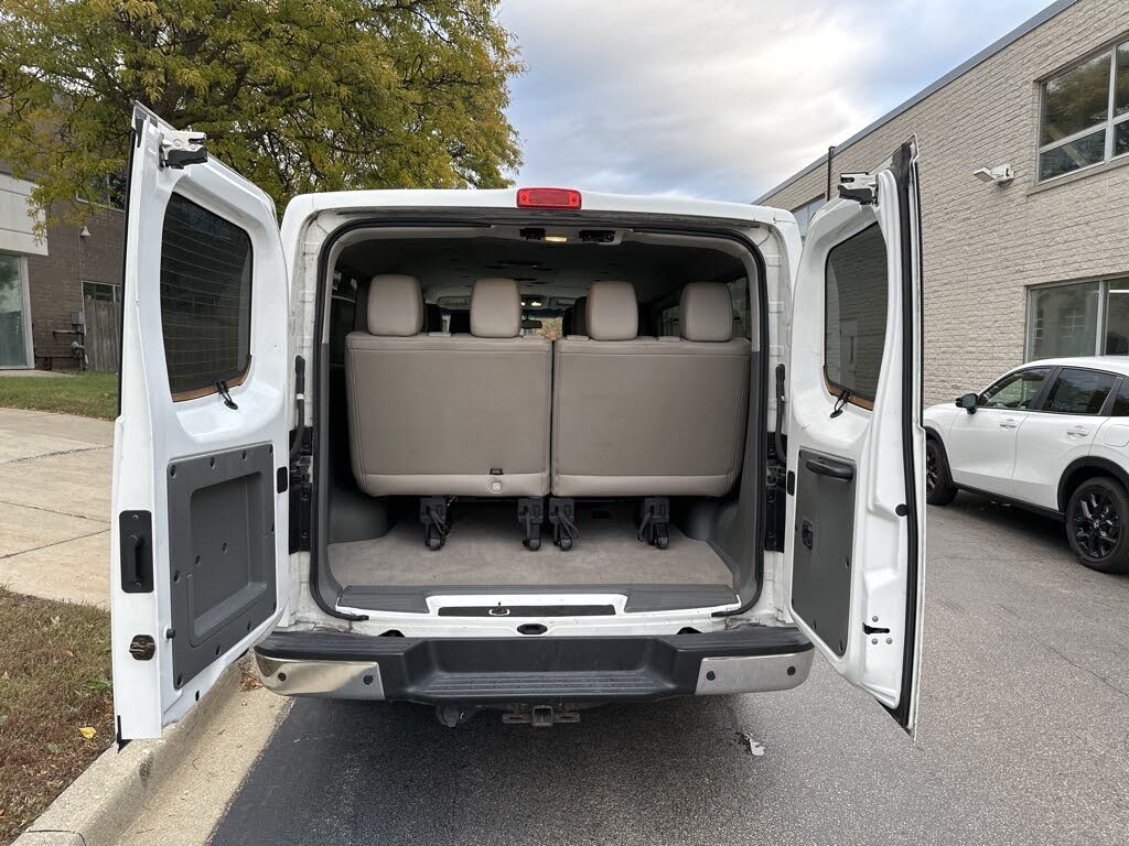 2014 Nissan NV Passenger 3500 HD SL for sale in Lisle, IL – photo 27