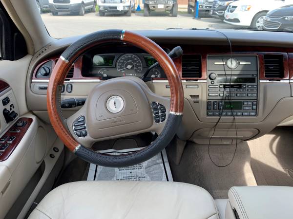 ★★★ 2003 Lincoln Town Car Cartier Edition / Locally Owned ★★★ for sale in Grand Forks, ND – photo 14