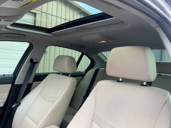 2011 BMW 328i xDrive AWD two-tone Black and Beige interior for sale in Jeffersonville, KY – photo 10