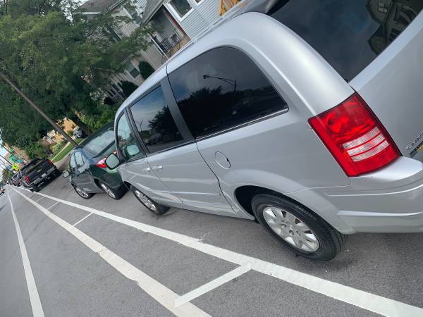 2011 Chrysler town and country lxi all power 1owner low miles for sale in Chicago, IL – photo 3