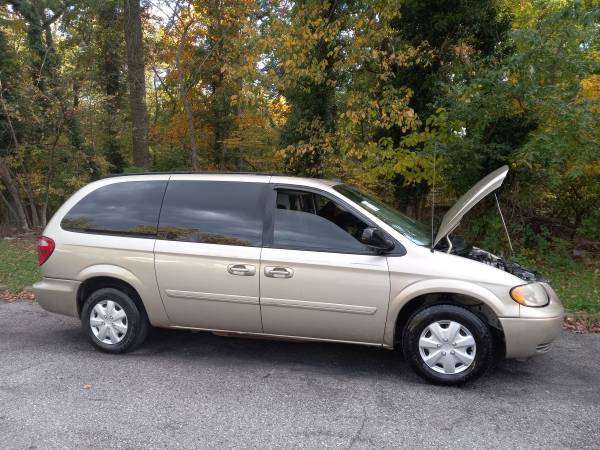 2005 Chrysler Town and Country clean! for sale in Baltimore, MD – photo 13