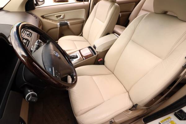 2010 Volvo XC90 3.2 AWD - heated leather, moonroof, 3rd row, financing for sale in Middleton, MA – photo 18