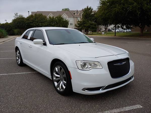 2017 CHRYSLER 300 LIMITED ONLY 22,000 MILES! LEATHER LOADED! 1 OWNER! for sale in Norman, KS – photo 2