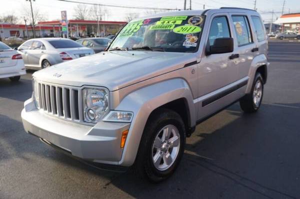 2011 JEEP LIBERTY SPORT LOW MILES 4X4 CLEAN CARFAX - cars for sale in Louisville, KY – photo 3