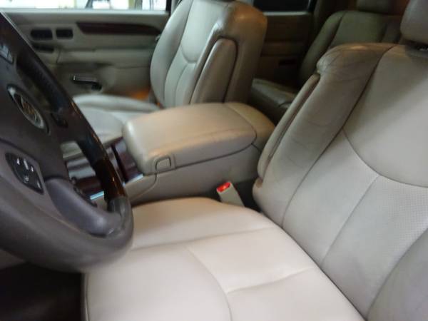 2005 Cadillac Escalade ESV Heated leather back up camera Sunroof for sale in West Allis, WI – photo 4