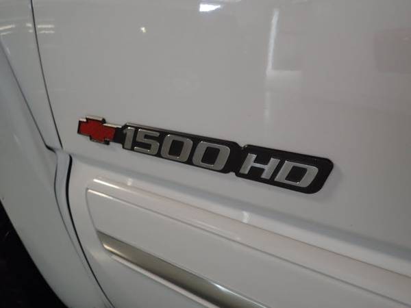 2005 Chevrolet Silverado 1500HD 4dr Crew Cab LT 4WD SB, White for sale in Gretna, KS – photo 6