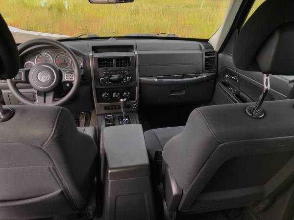 2012 Jeep Liberty 4x4 (360* INTERIOR VIEW ) for sale in Vancouver, OR – photo 14