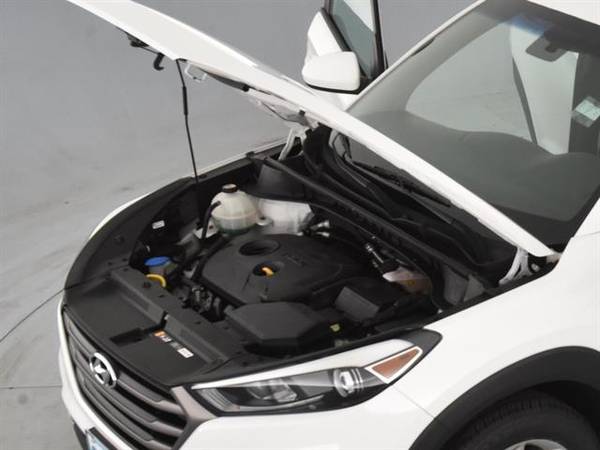 2016 Hyundai Tucson SE Sport Utility 4D suv White - FINANCE ONLINE for sale in Arlington, VA – photo 4