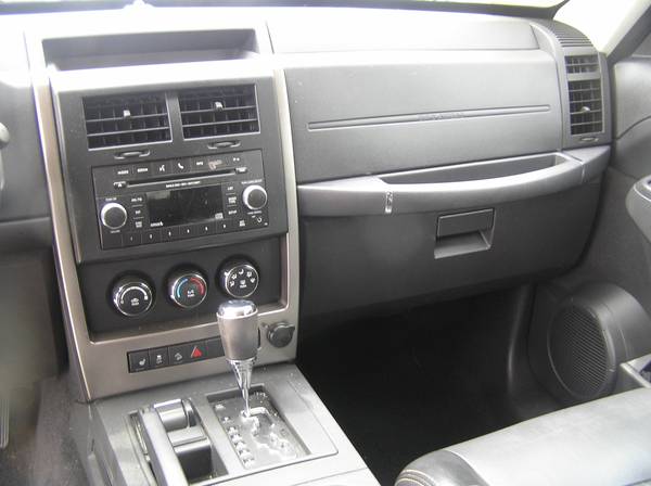 ***2012 JEEP LIBERTY LATITUDE 4X4 (ONE OWNER) *** for sale in Vandalia, OH – photo 14