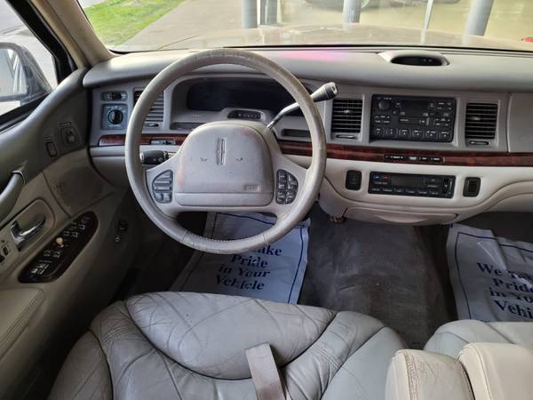 1997 LINCOLN TOWN CAR - - by dealer - vehicle for sale in MILWAUKEE WI 53209, WI – photo 18