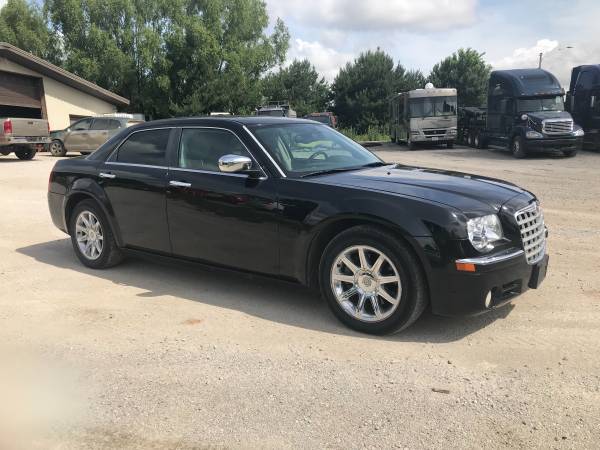 2005 Chrysler 300c, 150K miles, Hemi, prior salvage for sale in Baxter, IA, IA – photo 3