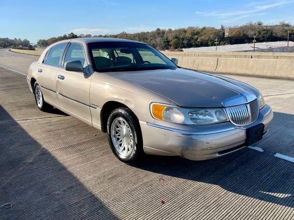 1999 Lincoln Towncar - - by dealer - vehicle for sale in Macon, GA