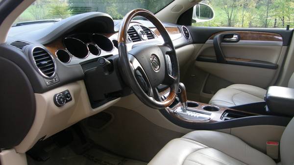 2011 Buick Enclave CXL AWD Heated Leather+Nav Moonroof Beautiful! for sale in West Allis/Milwaukee, WI – photo 8