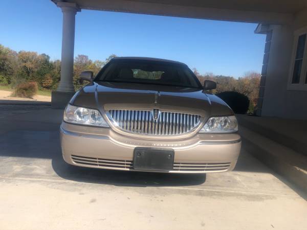 2003 LINCOLN TOWN CAR SIGNATURE for sale in Union, MO