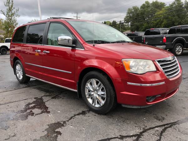 Clean! 2008 Chrysler Town & Country! Guaranteed Fiinance! for sale in Ortonville, MI – photo 7