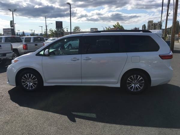 2019 Toyota Sienna XLE WITH THIRD ROW SEATING #53629 for sale in Grants Pass, OR – photo 8