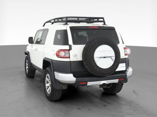 2014 Toyota FJ Cruiser Sport Utility 2D suv White - FINANCE ONLINE -... for sale in Akron, OH – photo 8