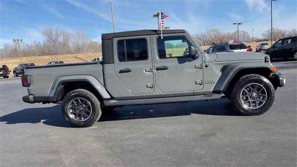 2020 Jeep Gladiator Overland pickup Sting-Gray Clearcoat - cars & for sale in Augusta, KS – photo 13
