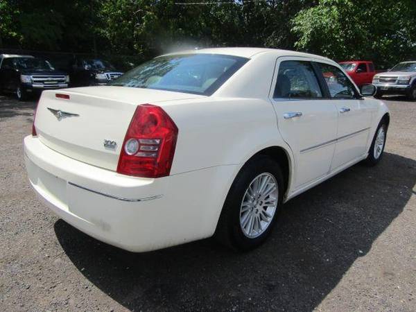 2010 Chrysler 300 Touring Signature Sedan 4D EZ-FINANCING! - cars &... for sale in Garfield, NY – photo 8