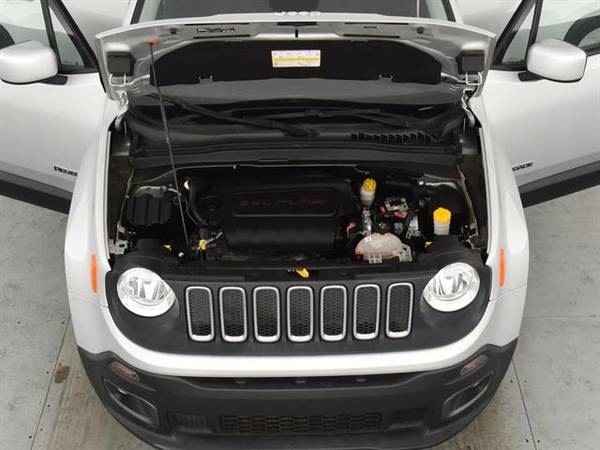 2015 Jeep Renegade Latitude Sport Utility 4D suv SILVER - FINANCE for sale in Atlanta, CA – photo 4