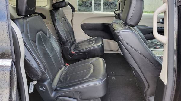2018 Chrysler Pacifica Limited - - by dealer - vehicle for sale in Fife, WA – photo 18