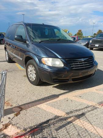 2007 Chrysler Town and Country for sale in Peoria Heights, IL