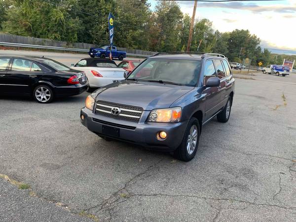 2006 Toyota Highlander Hybrid Just Like New Condition for sale in Auburn, MA