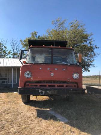 67' Ford F-700 Dump Truck for sale in Rio Vista, TX – photo 3