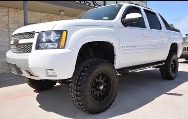 2007 chevy avalanche 3in lift for sale in Bartlesville, OK