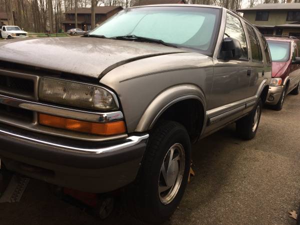 2001 Chevrolet Blazer Chevy 4x4 for sale in Stow, OH