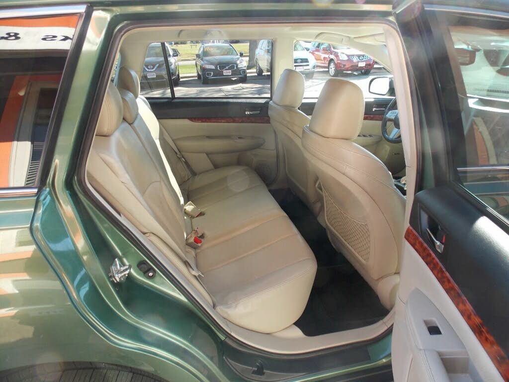2011 Subaru Outback 3.6R Limited for sale in Cedar Rapids, IA – photo 11
