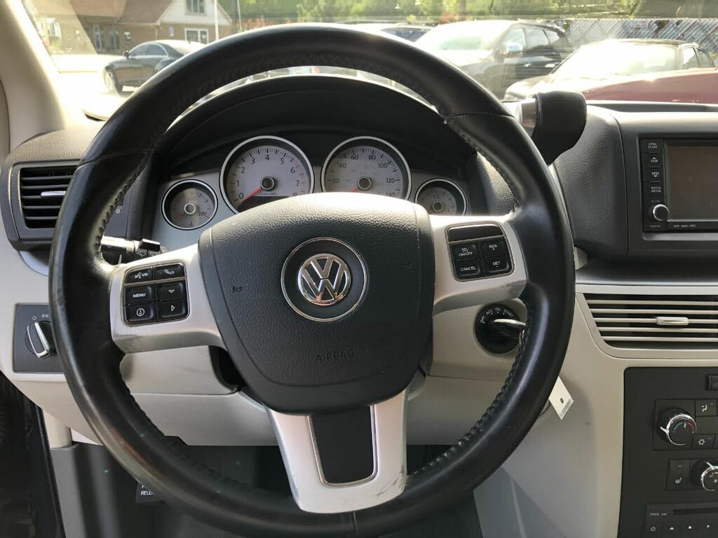 2013 Volkswagen Routan SE with' RSE for sale in Bridgeview, IL – photo 15