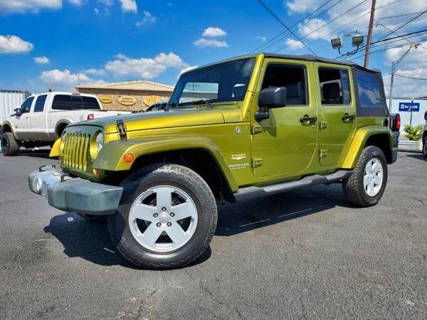 2008 Jeep Wrangler 4WD Unlimited Sahara 75K 6-Speed Manual We Ship for sale in Angleton, TX – photo 2