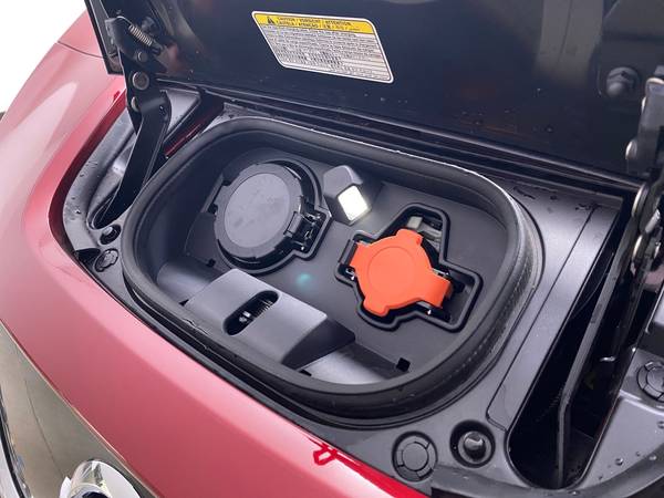 2019 Nissan LEAF SV Hatchback 4D hatchback Red - FINANCE ONLINE -... for sale in Lakeland, FL – photo 18