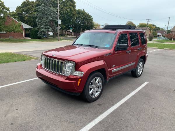 2012 JEEP LIBERTY SPORT LATITUDE 4X4 68k miles fully loaded leather... for sale in Detroit, MI